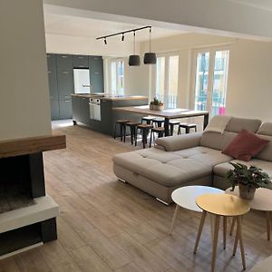 Appartement à 3 Chambres à Coucher